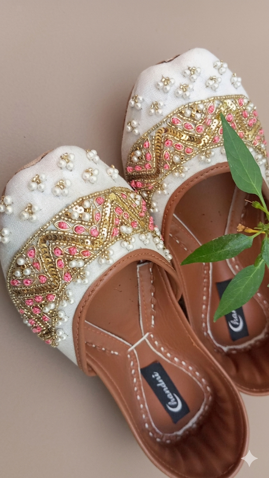 White  formal  Khussa