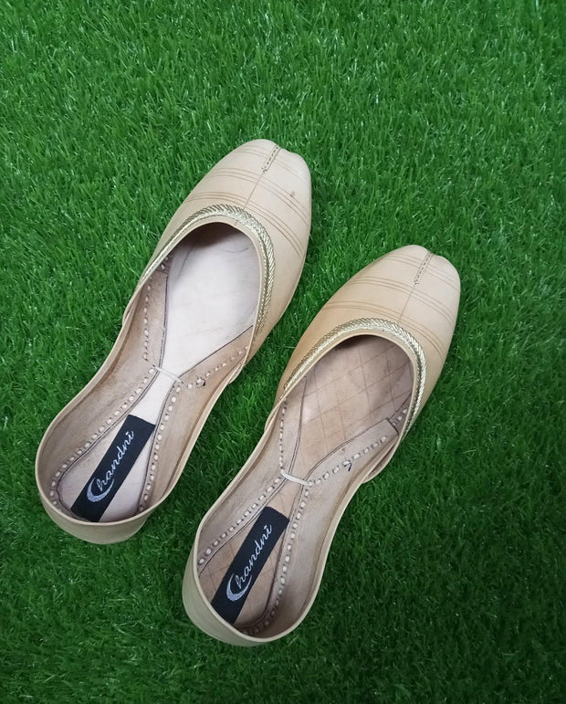 CHCK_301_ Beige Khussa