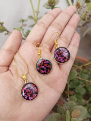 FLAT PRESSED RESIN PRESERVED RED PINK  ANALACE FLOWER  PENNDENT WITH CHAIN  AND EARRINGS  SET
