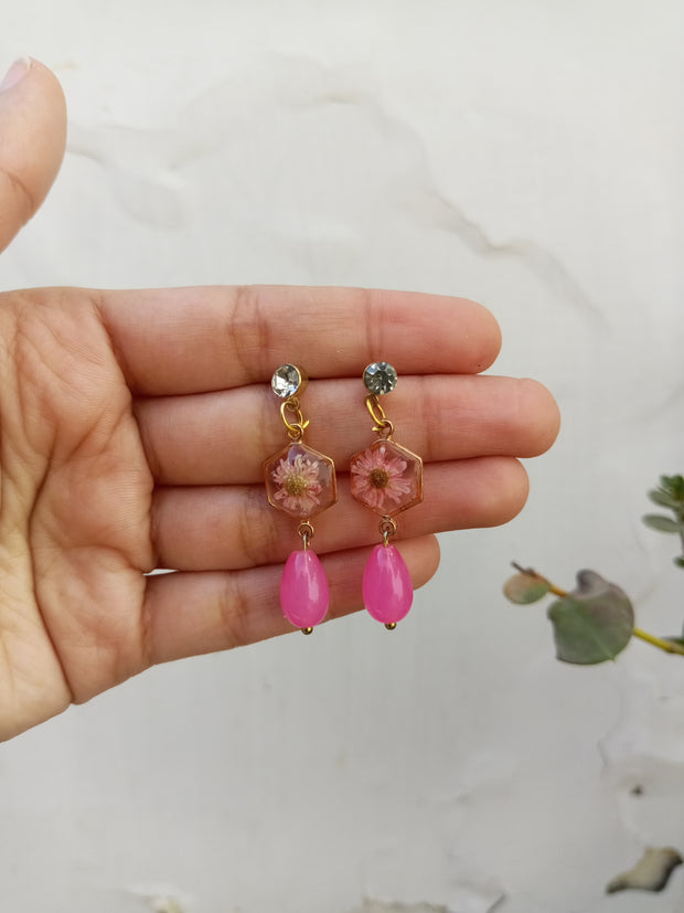 FLAT PRESSED RESIN PRESERVED  PINK  MINI  FLOWER HONEYCOMB PENDANT AND   EARRINGS SET