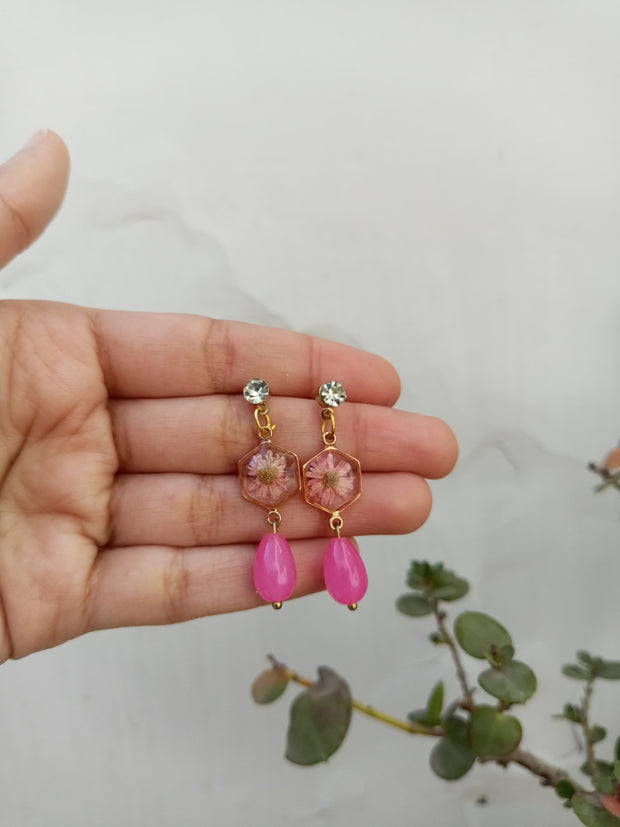 FLAT PRESSED RESIN PRESERVED  PINK  MINI  FLOWER HONEYCOMB PENDANT AND   EARRINGS SET