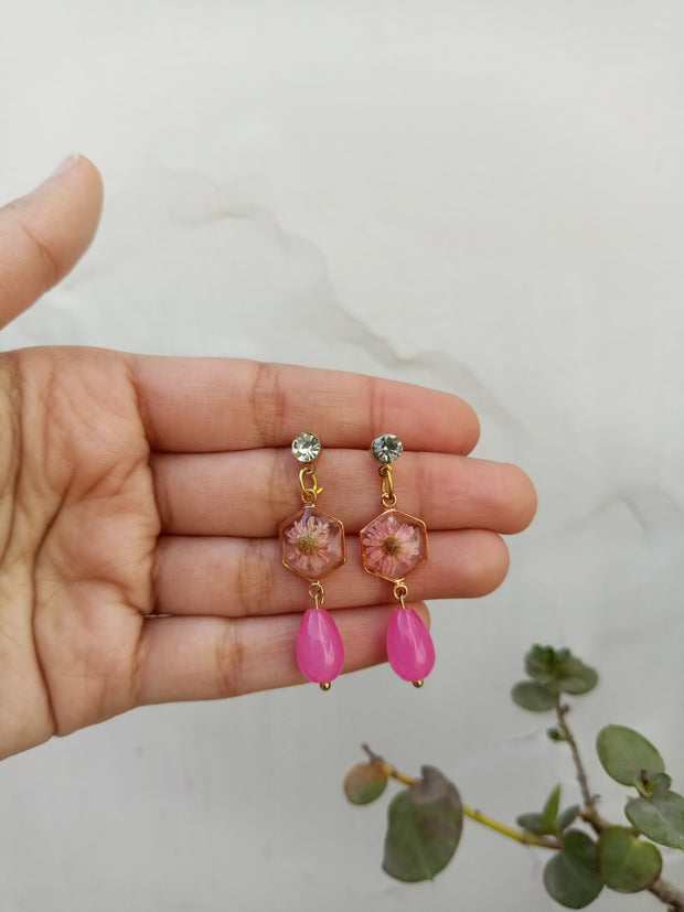 FLAT PRESSED RESIN PRESERVED  PINK  MINI  FLOWER HONEYCOMB PENDANT AND   EARRINGS SET