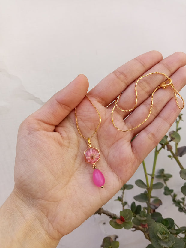 FLAT PRESSED RESIN PRESERVED  PINK  MINI  FLOWER HONEYCOMB PENDANT AND   EARRINGS SET