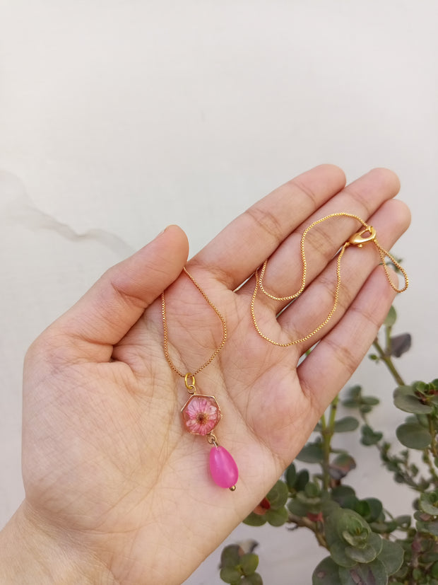 FLAT PRESSED RESIN PRESERVED  PINK  MINI  FLOWER HONEYCOMB  PENNDENT WITH CHAIN