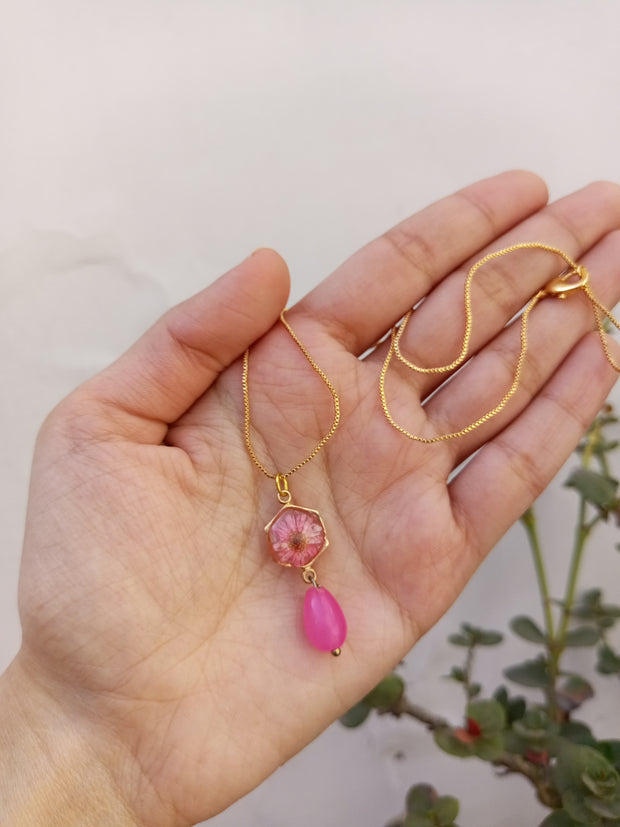 FLAT PRESSED RESIN PRESERVED  PINK  MINI  FLOWER HONEYCOMB  PENNDENT WITH CHAIN