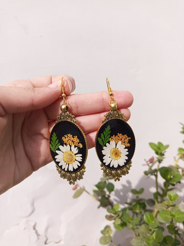Flat Pressed Resin Preserved Fresh  Epoxy Dried Flower Atique Oval  Earrings
