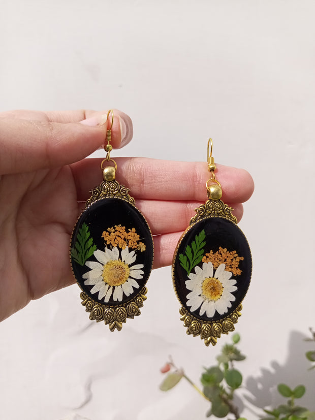 Flat Pressed Resin Preserved Fresh  Epoxy Dried Flower Atique Oval  Earrings