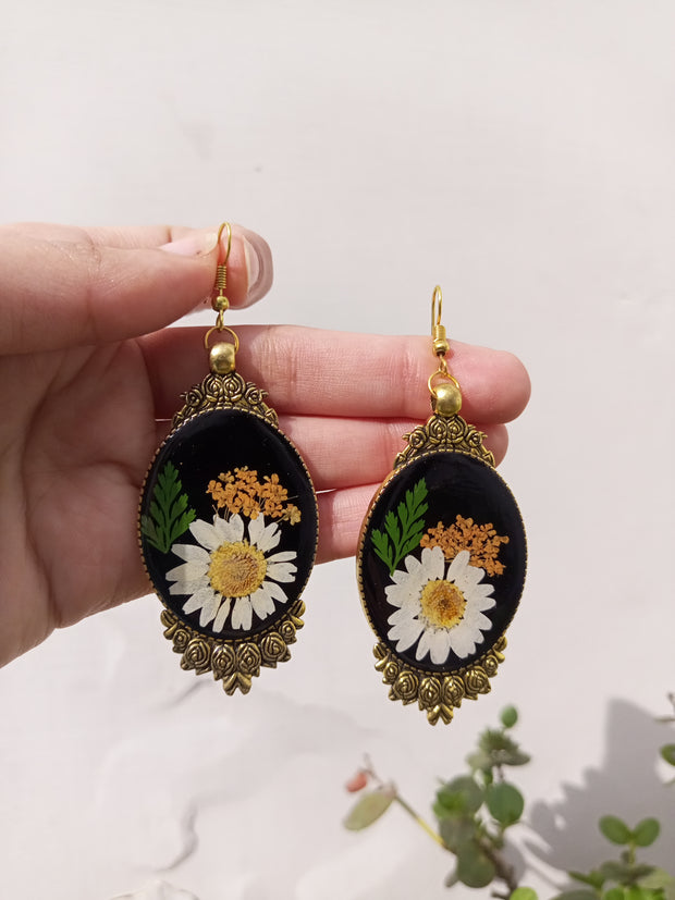 Flat Pressed Resin Preserved Fresh  Epoxy Dried Flower Atique Oval  Earrings