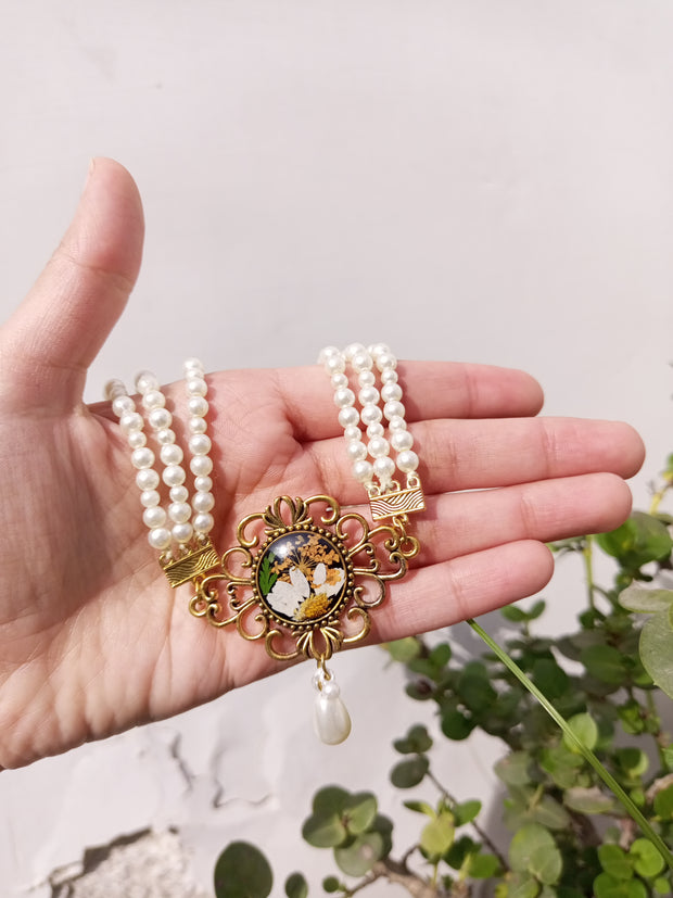 Flat Pressed Resin Preserved Fresh  Epoxy Dried Flower Pearls Choker  Necklace