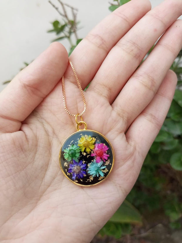RESIN PRESERVED DOUBLE SIDE PENDENT (WITH CHAIN)