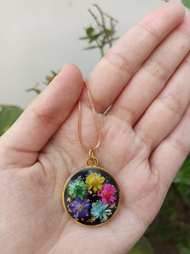 RESIN PRESERVED DOUBLE SIDE PENDENT (WITH CHAIN)
