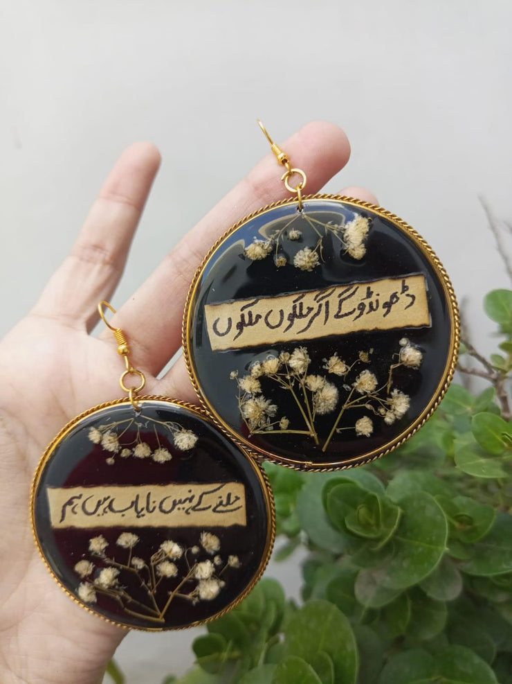 RESIN PRESERVED BABY BREATH FLOWER BLACK  BANGLE EARRING