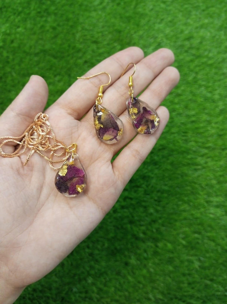DROP SHAPE   PENNDENT WITH CHAIN AND  ERRINGS  SET