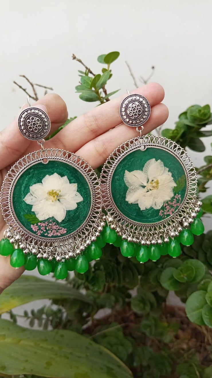 WHITE  FLOWER GREEN  PEARLS EARRING