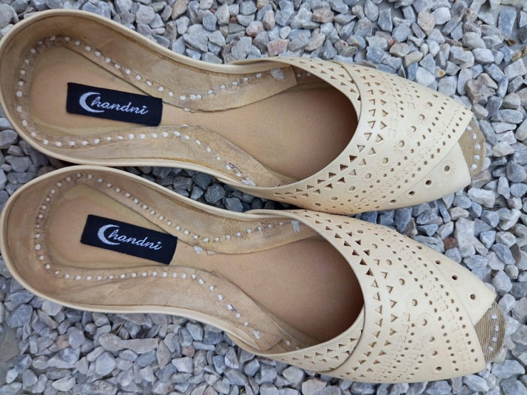 CHCK_308_ Peep Toes off white Khussa
