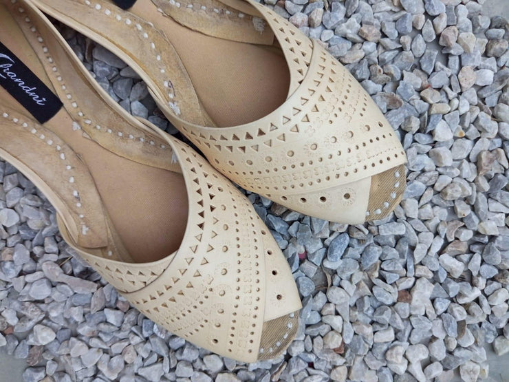 CHCK_308_ Peep Toes off white Khussa