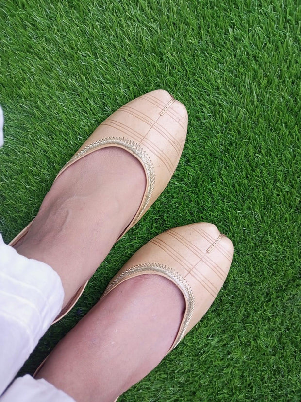 CHCK_301_ Beige Khussa