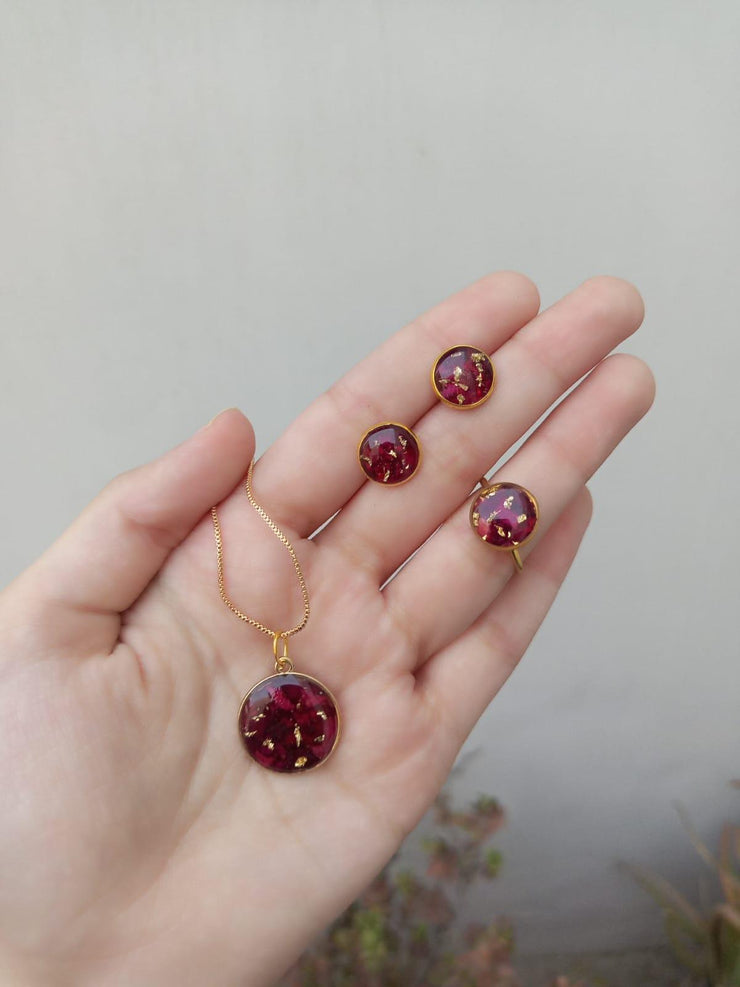 CRUSH ROSE   PENNDENT WITH CHAIN ,EAR STUDS AND RING
