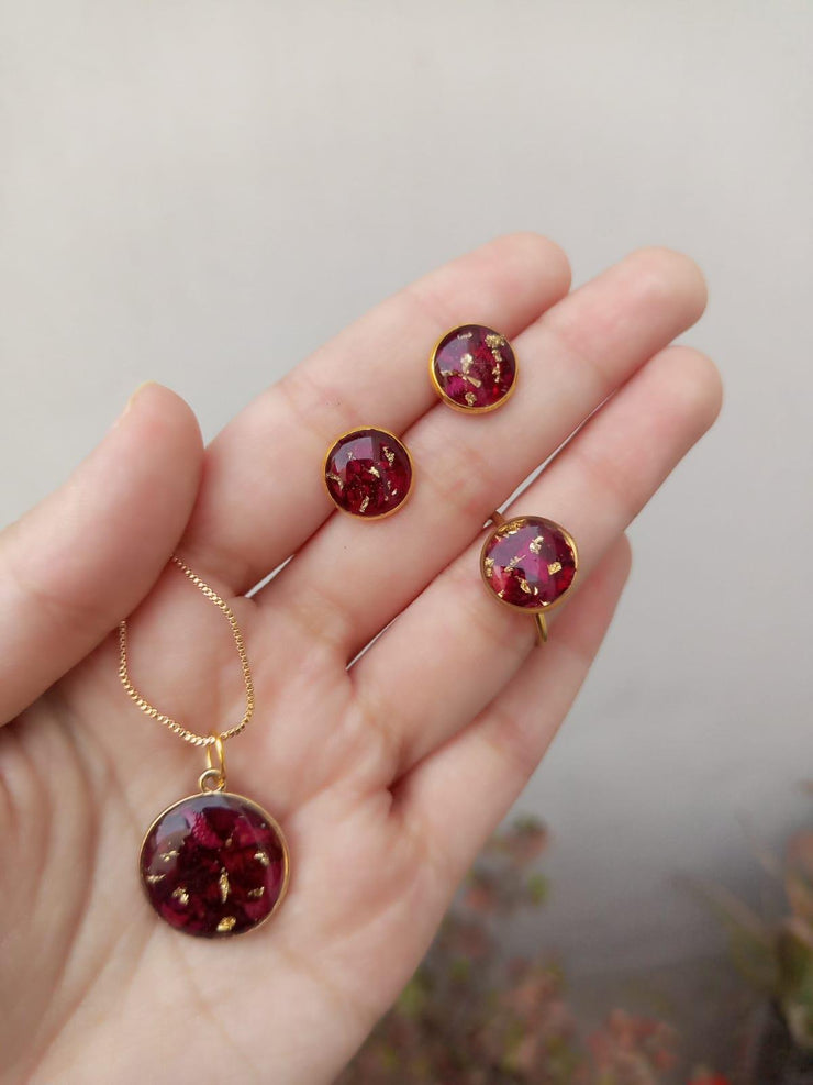 CRUSH ROSE   PENNDENT WITH CHAIN ,EAR STUDS AND RING
