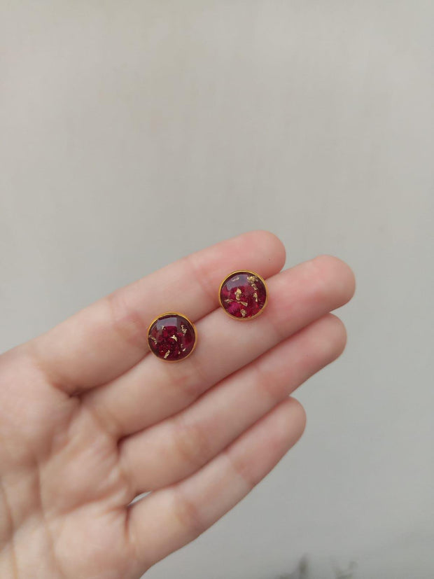 FLAT PRESSED RESIN PRESERVED FRESH CRUSH ROSE   PENNDENT WITH CHAIN ,EAR STUDS AND RING