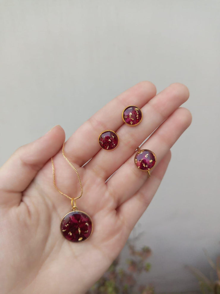 FLAT PRESSED RESIN PRESERVED FRESH CRUSH ROSE   MINI  PENNDENT WITH CHAIN