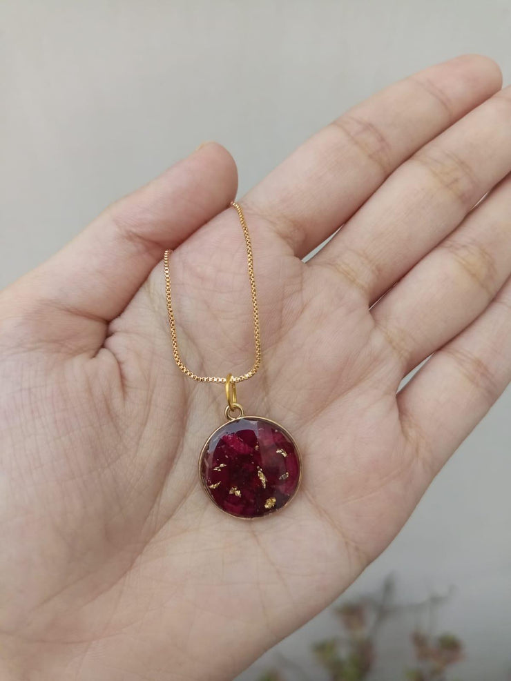 FLAT PRESSED RESIN PRESERVED FRESH CRUSH ROSE   MINI  PENNDENT WITH CHAIN