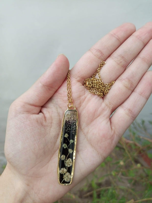 RESIN PRESERVED FLOWER LONG CURVED RETANGULAR PENDENT WITH CHAIN