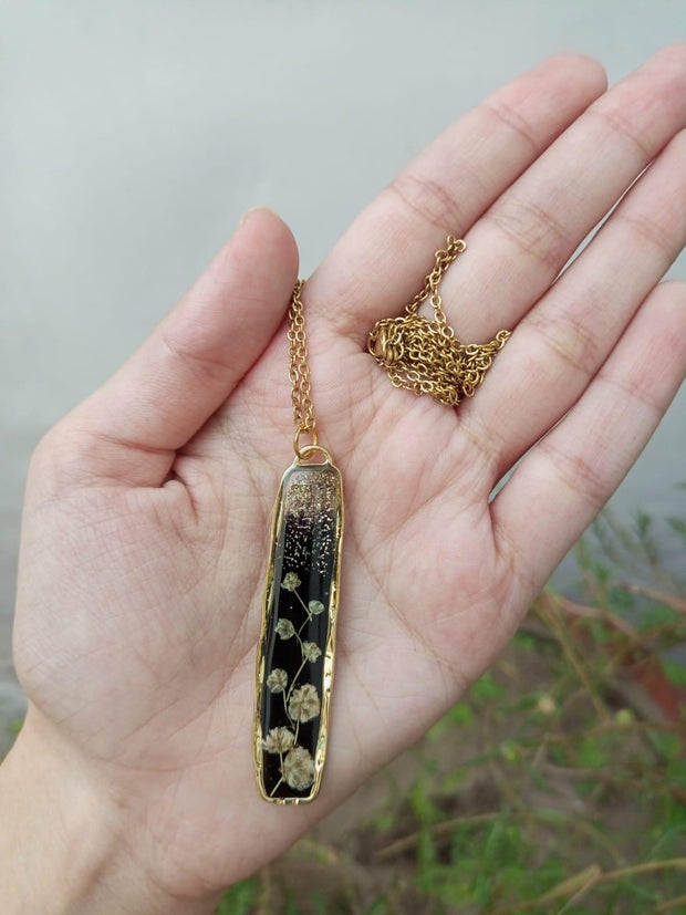 RESIN PRESERVED FLOWER LONG CURVED RETANGULAR PENDENT WITH CHAIN
