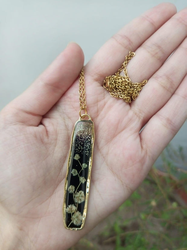 RESIN PRESERVED FLOWER LONG CURVED RETANGULAR PENDENT WITH CHAIN
