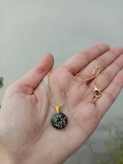 FLAT PRESSED RESIN PRESERVED WHITE ANALACE FLOWER  PENNDENT WITH CHAIN ,EAR STUDS AND RING