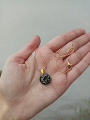 FLAT PRESSED RESIN PRESERVED WHITE  ANALACE FLOWER   MINI  PENNDENT WITH CHAIN