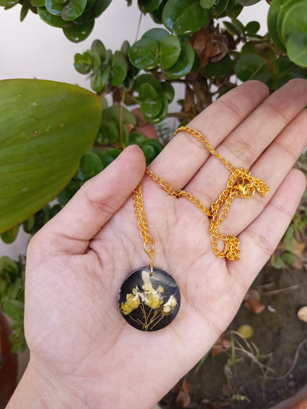 RESIN PRESERVED BABY BREATH FLOWER BLACK  PENDENT