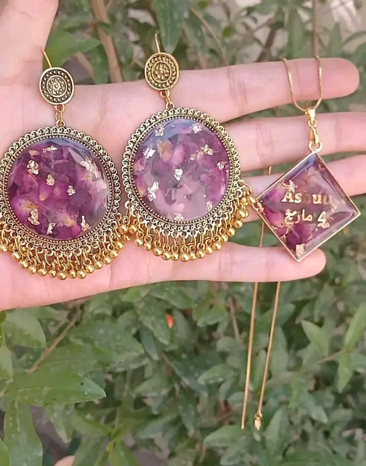 preserve rose  crush flower in jhumka and pendant with date and name " ashuu"