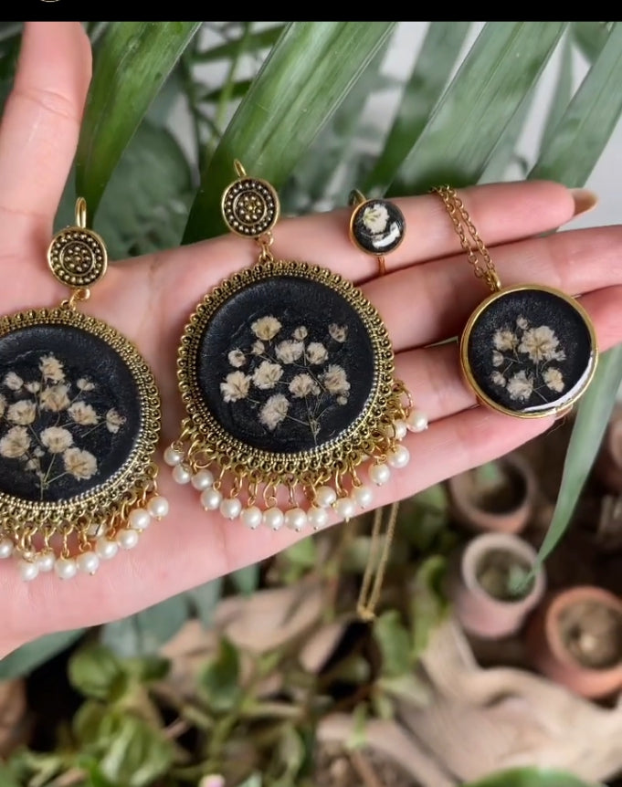PRSERVE BABY BREATH FLOWER IN JHUMKA ,RING AND PENDANT FULL SET