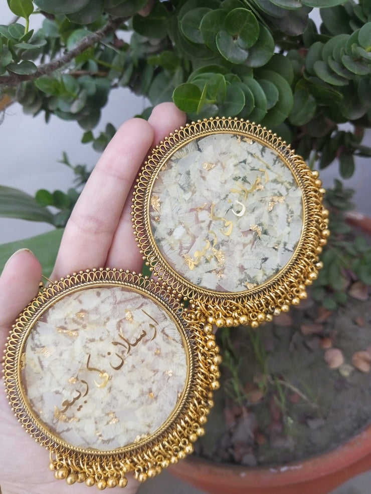 preserve flower white flower with write " arslan ki rubiya"