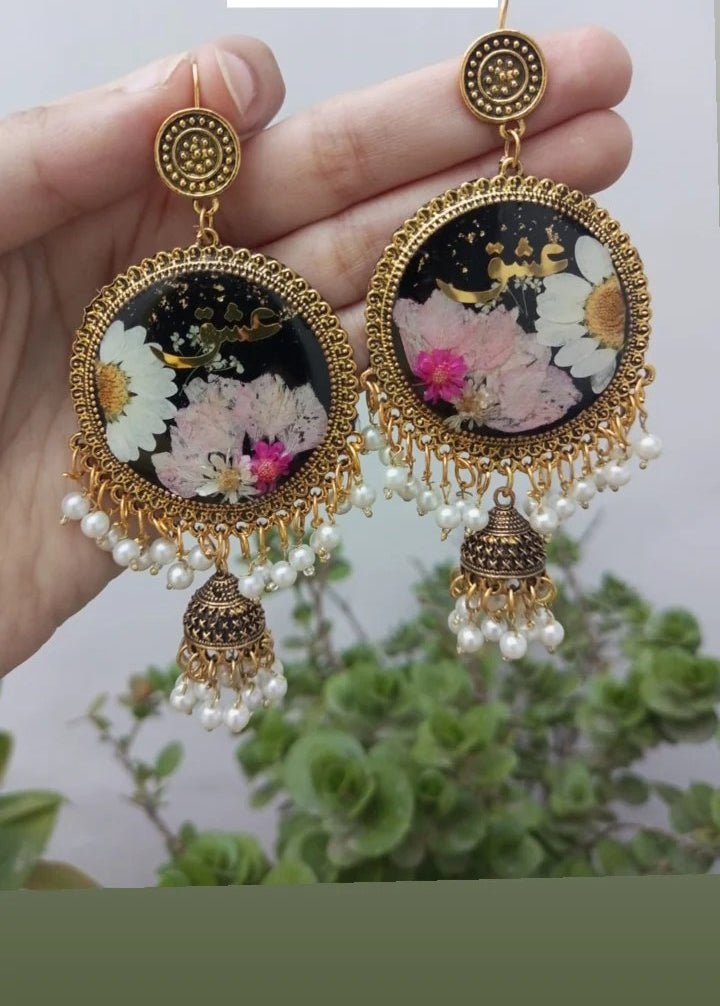 preserve flower in jhumka and write " ishq"