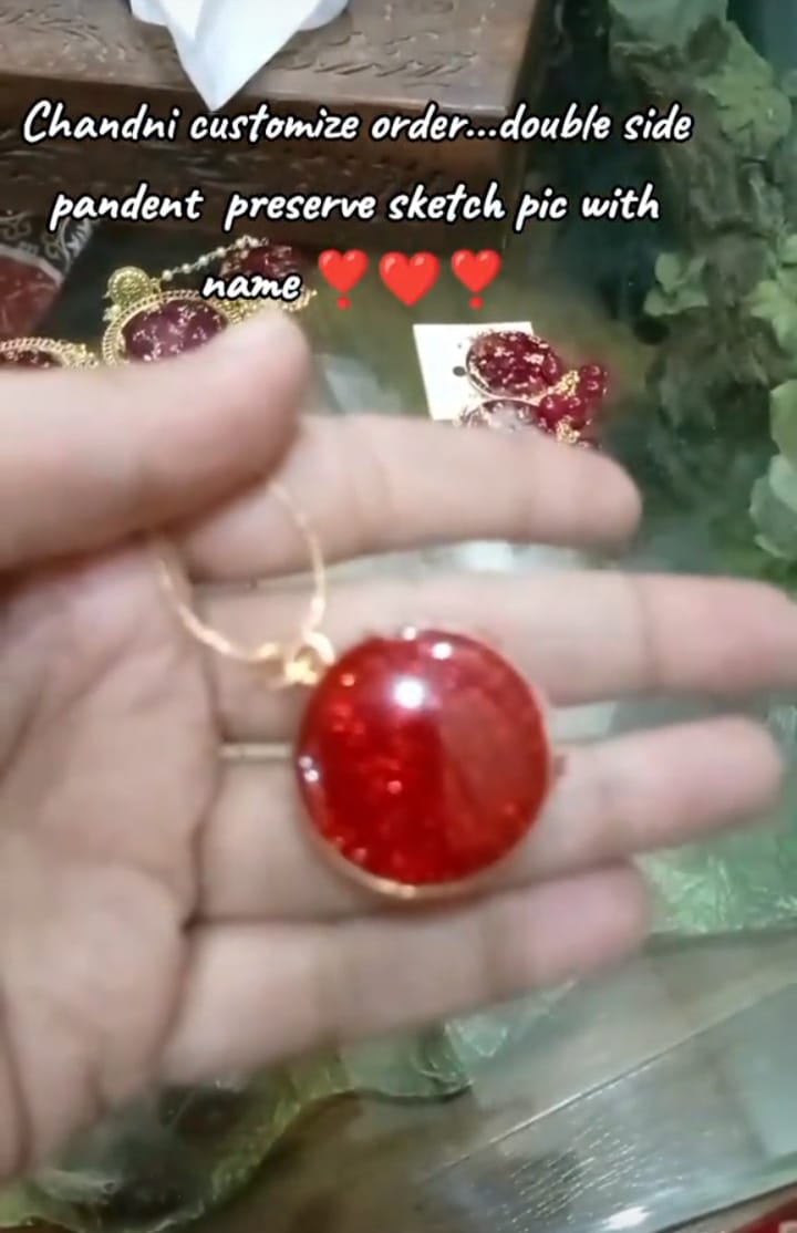 preserve flower ,sketch pic with name  in one side pendant and 2nd side plani resin red ( double side pendant)