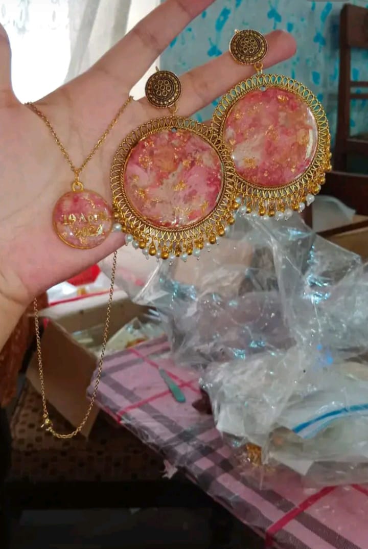 preserve flower in jhumka and pendant with date  ( customer flower )