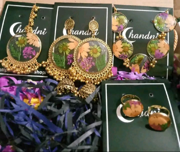 preserve flower in jhumka ,rings,necklace and bindiya set ( custom design)