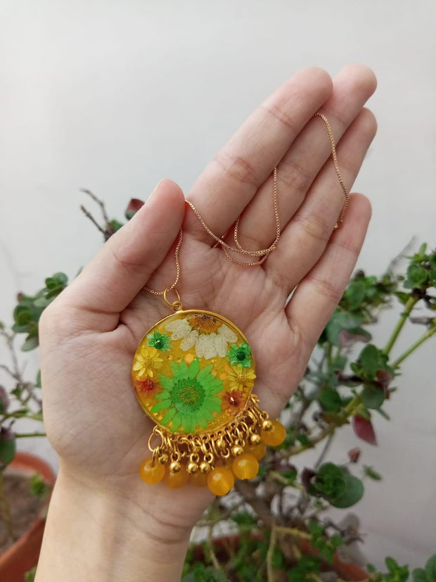 Flat Pressed Resin Preserved Fresh Petal Charms Epoxy Dried Flower Mehandi Theme  Pendent