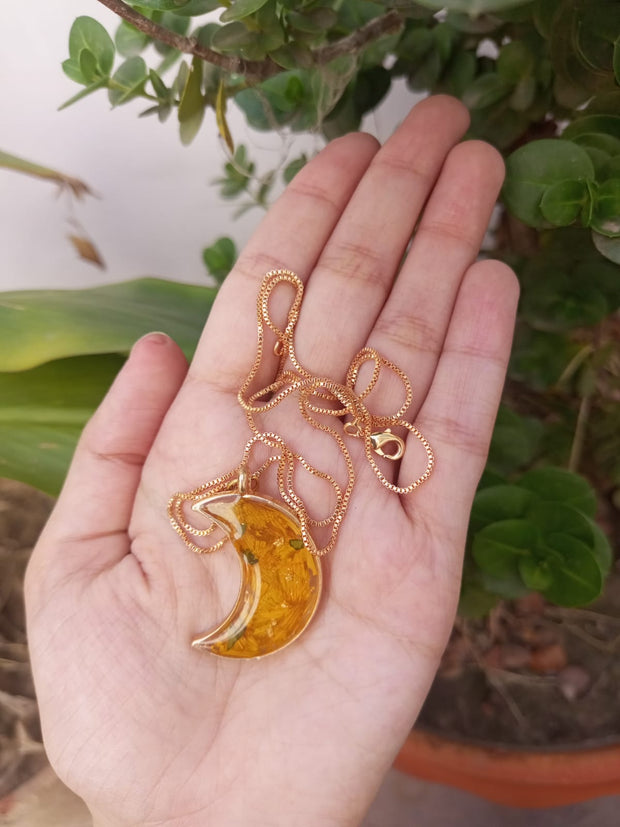 RESIN PRESERVED FRESH CRUSH SUNFLOWER EARRINGS , RING AND PENDANT SET