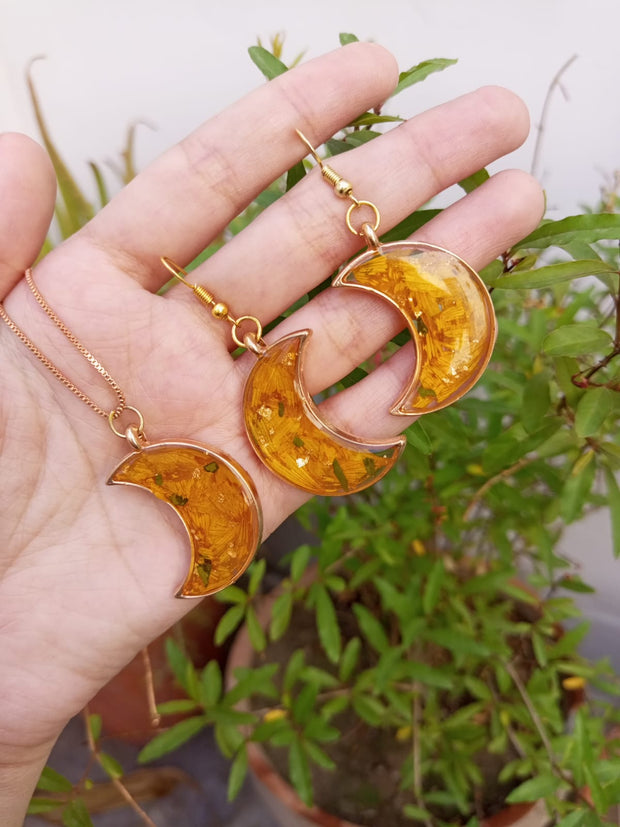RESIN PRESERVED FRESH CRUSH SUNFLOWER EARRINGS , RING AND PENDANT SET