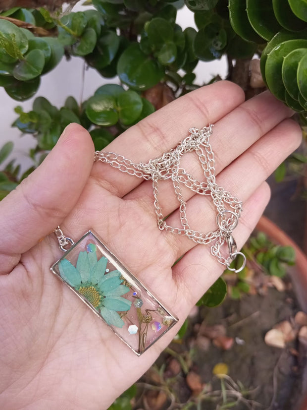 Fashion Transparent Dried Flower Elegant Rectangle Earrings For Women Resin Daisy Pendant