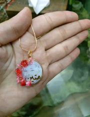 preserve flower ,sketch pic with name  in one side pendant and 2nd side plani resin red ( double side pendant)