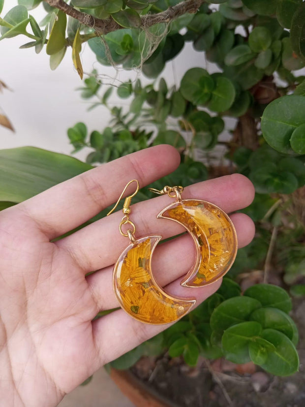 RESIN PRESERVED FRESH CRUSH SUNFLOWER EARRINGS , RING AND PENDANT SET
