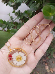 FLAT PRESSED RESIN PRESERVED FRESH PETAL  PENNDENT WITH CHAIN